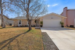 805 Garden Path DR, Round Rock, TX 78664