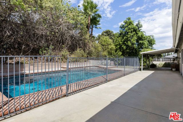 15508 Royal Ridge Road, Sherman Oaks, CA 91403