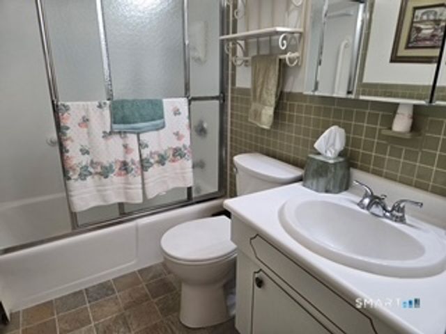 1162 Middle Turnpike West APT B2, Manchester, CT 06040