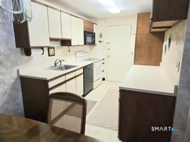 1162 Middle Turnpike West APT B2, Manchester, CT 06040