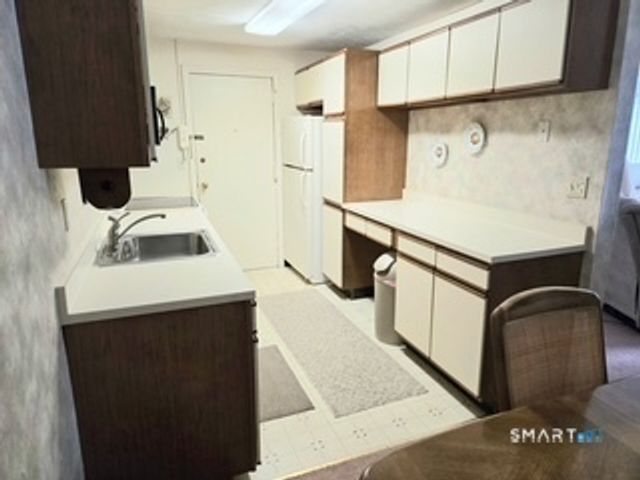 1162 Middle Turnpike West APT B2, Manchester, CT 06040