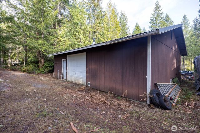 260 NE Kissin Tree Lane, Tahuya, WA 98588