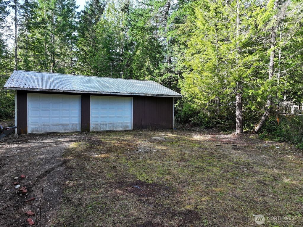 260 NE Kissin Tree Lane, Tahuya, WA 98588