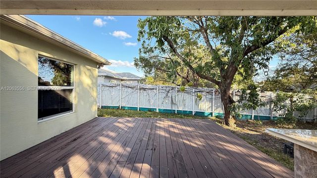 1018 Foster Rd, Hallandale Beach, FL 33009
