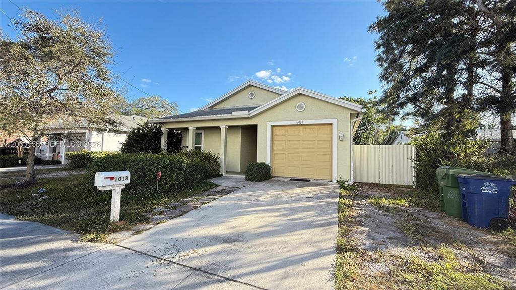 1018 Foster Rd, Hallandale Beach, FL 33009