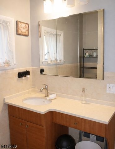 556 Compton Ave, Perth Amboy City, NJ 08861