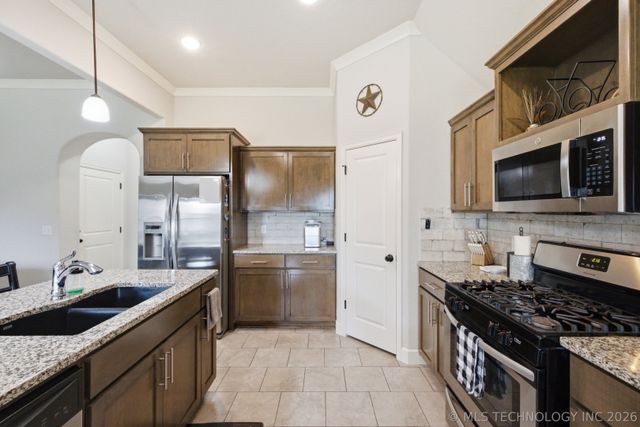 1542 E 137th Street, Glenpool, OK 74033