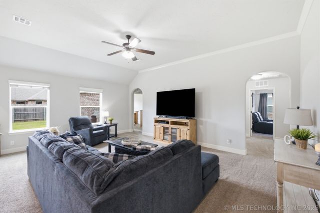1542 E 137th Street, Glenpool, OK 74033