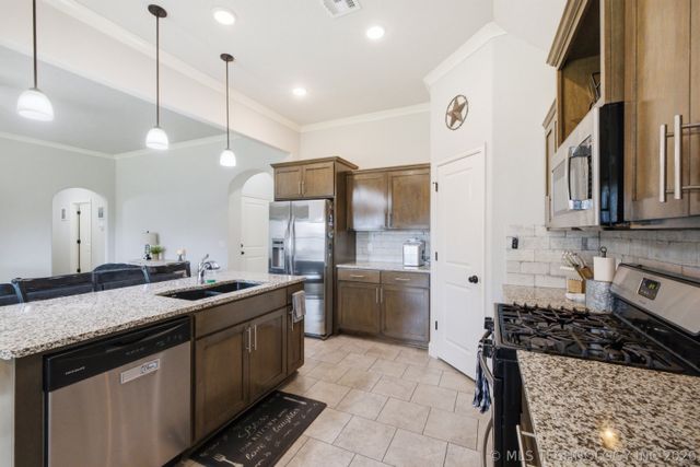1542 E 137th Street, Glenpool, OK 74033