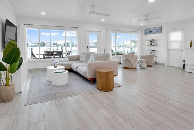 454 63RD STREET, Holmes Beach, FL 34217