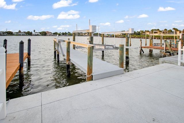 454 63RD STREET, Holmes Beach, FL 34217