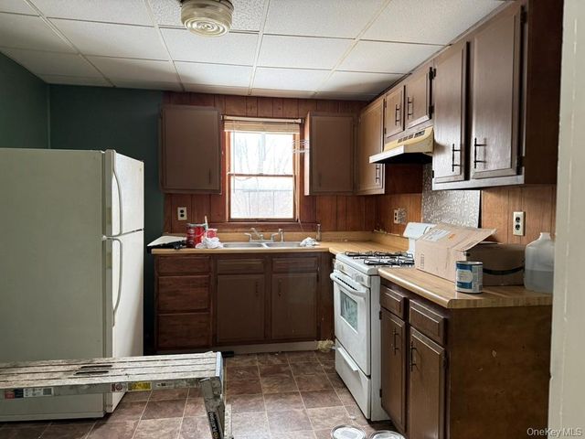19 Bloomingburg Road, Middletown, NY 10940