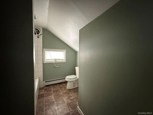 19 Bloomingburg Road, Middletown, NY 10940