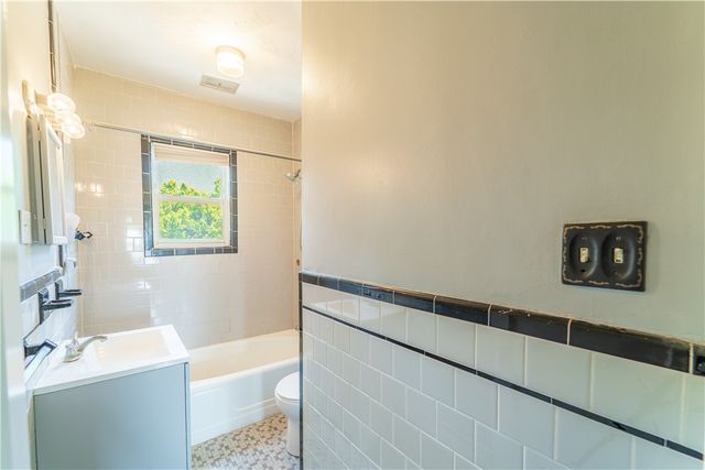 18 Dunnell Avenue, Pawtucket, RI 02860