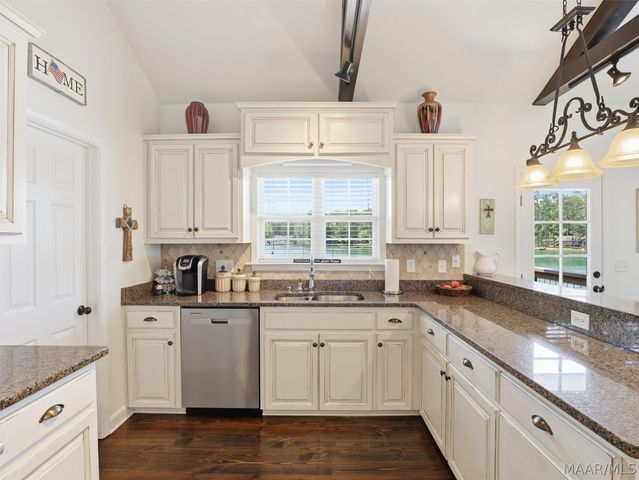369 Honeysuckle Hill, Tallassee, AL 36078