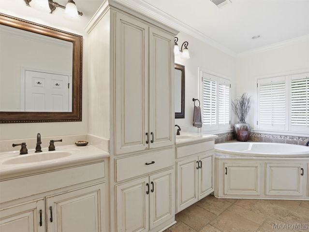 369 Honeysuckle Hill, Tallassee, AL 36078