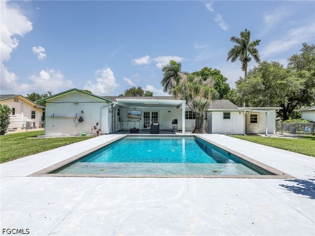 1645 Ardmore RD, Fort Myers, FL 33901