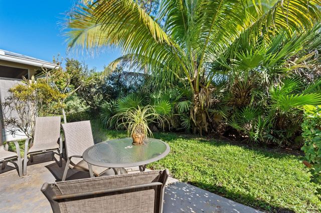 624 NE Bent Paddle Lane, Port St. Lucie, FL 34983