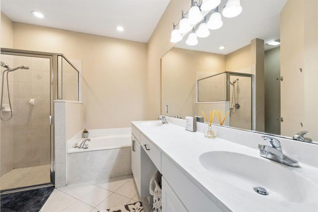 624 NE Bent Paddle Lane, Port St. Lucie, FL 34983