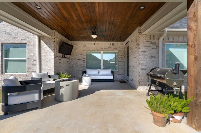 201 Saddle Brook Circle, Hallsville, TX 75650