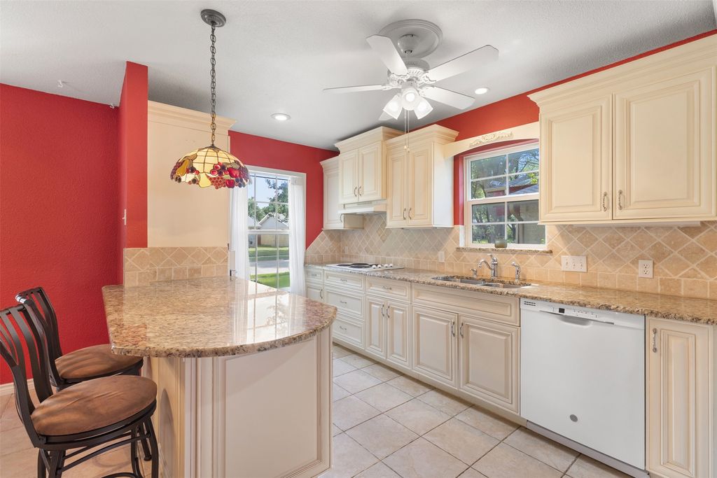 2825 Pinewood Drive, Garland, TX 75044