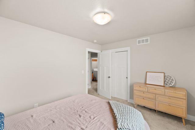 2939 Kestrel Street, Norwalk, IA 50211