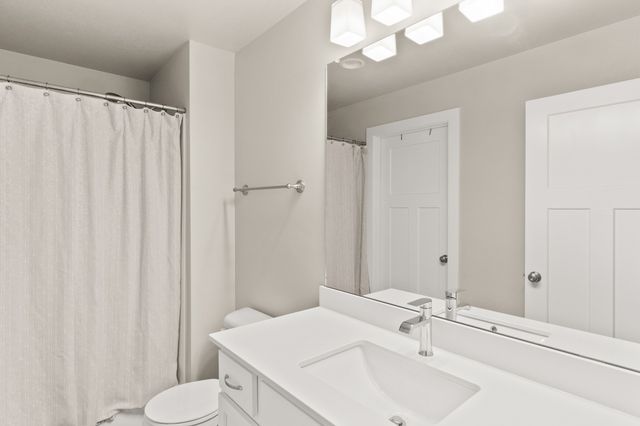 2939 Kestrel Street, Norwalk, IA 50211