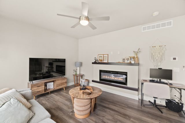 2939 Kestrel Street, Norwalk, IA 50211