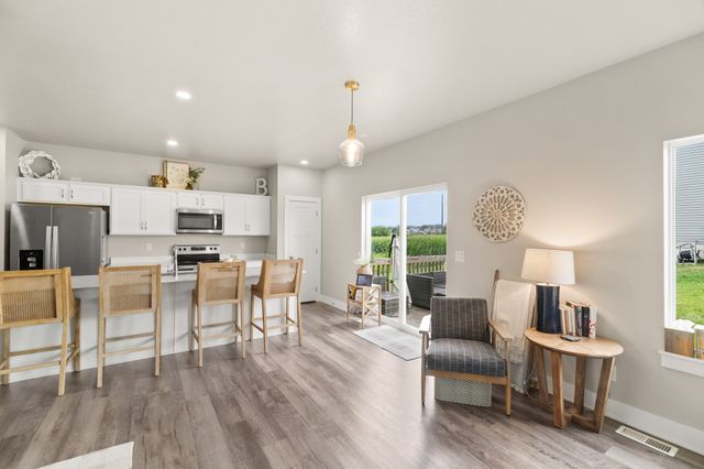 2939 Kestrel Street, Norwalk, IA 50211