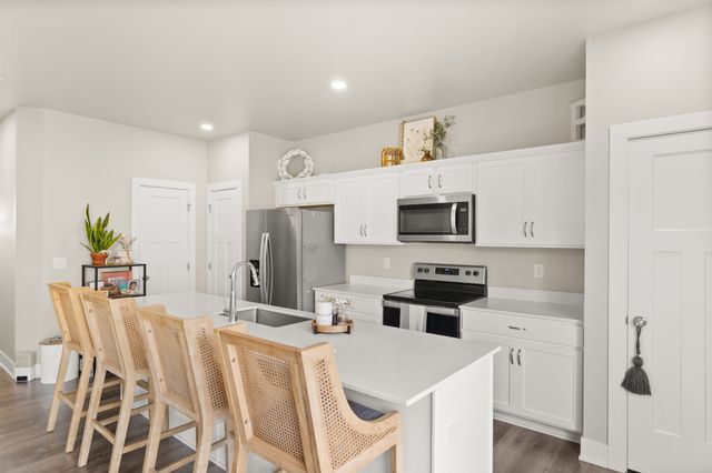 2939 Kestrel Street, Norwalk, IA 50211