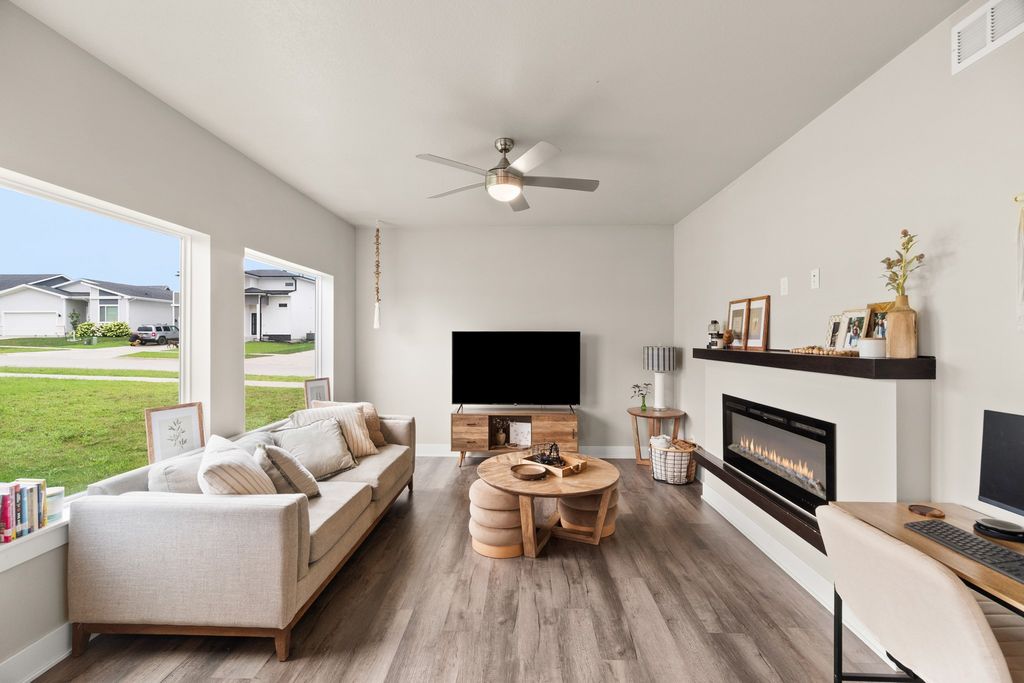 2939 Kestrel Street, Norwalk, IA 50211
