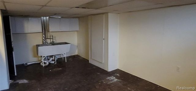 16200 Braile Street, Detroit, MI 48219