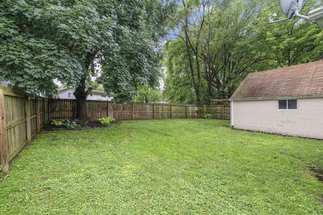 611 W North Street, Crown Point, IN 46307