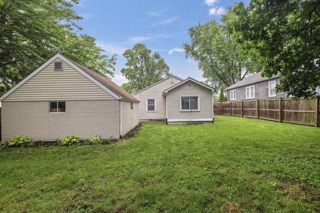 611 W North Street, Crown Point, IN 46307