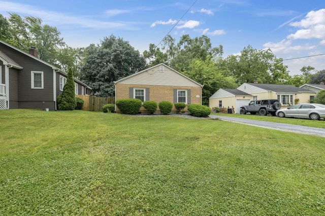 611 W North Street, Crown Point, IN 46307