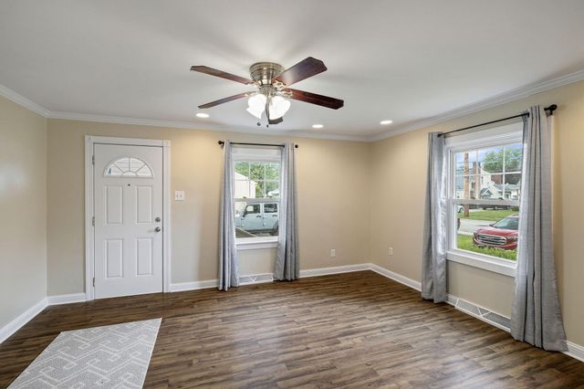 611 W North Street, Crown Point, IN 46307