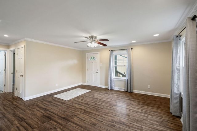 611 W North Street, Crown Point, IN 46307