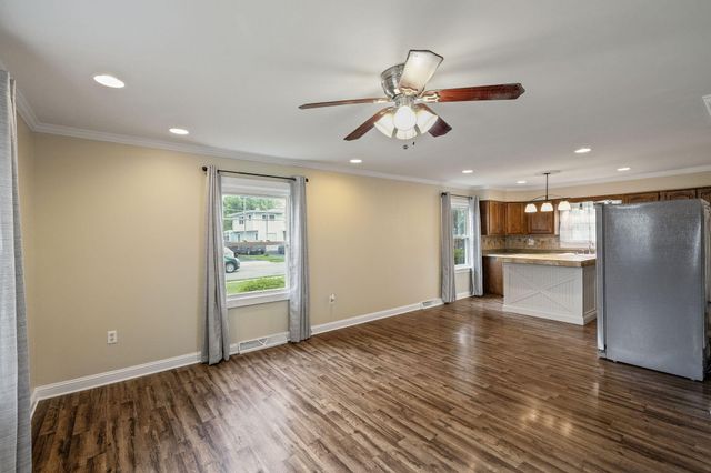 611 W North Street, Crown Point, IN 46307