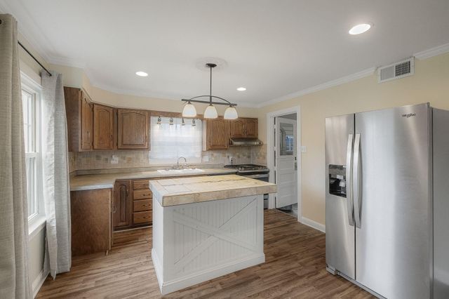 611 W North Street, Crown Point, IN 46307