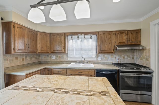 611 W North Street, Crown Point, IN 46307
