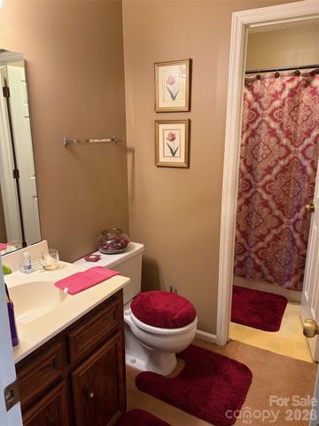 605 8th Avenue SW D5, Conover, NC 28613