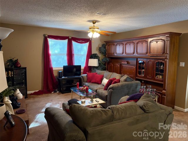 605 8th Avenue SW D5, Conover, NC 28613