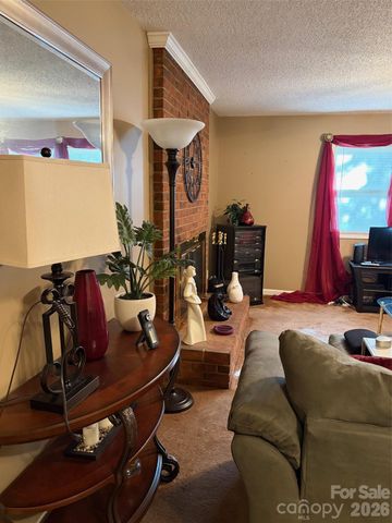 605 8th Avenue SW D5, Conover, NC 28613