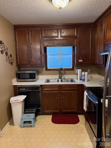 605 8th Avenue SW D5, Conover, NC 28613