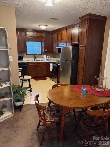 605 8th Avenue SW D5, Conover, NC 28613