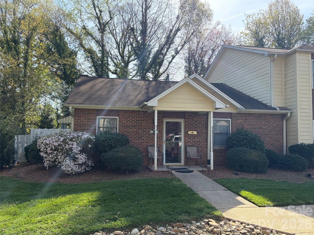 605 8th Avenue SW D5, Conover, NC 28613