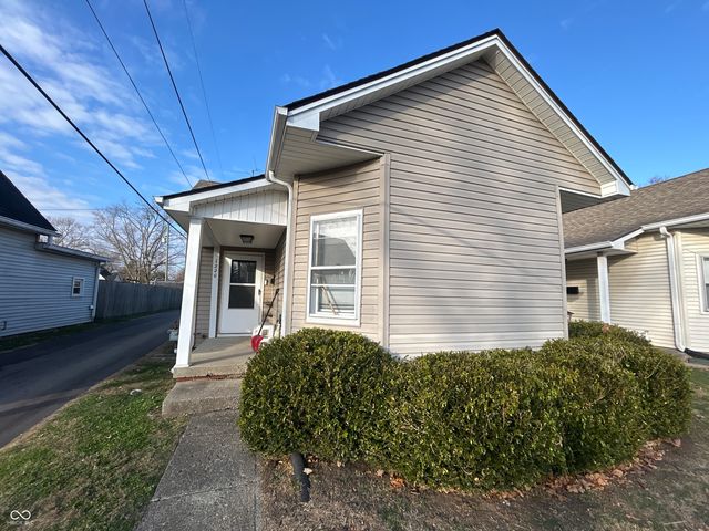 1220 Iowa Street, Columbus, IN 47201