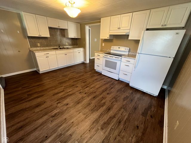 1220 Iowa Street, Columbus, IN 47201