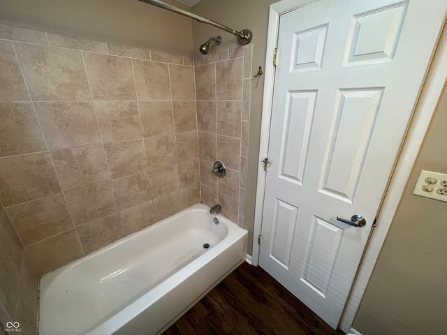 1220 Iowa Street, Columbus, IN 47201