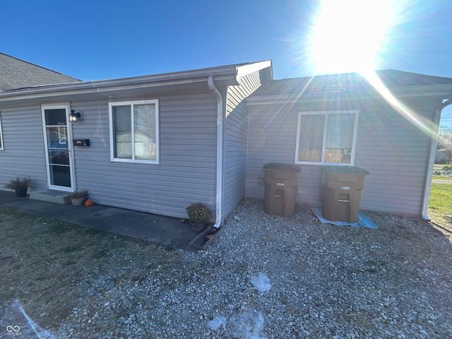 1220 Iowa Street, Columbus, IN 47201